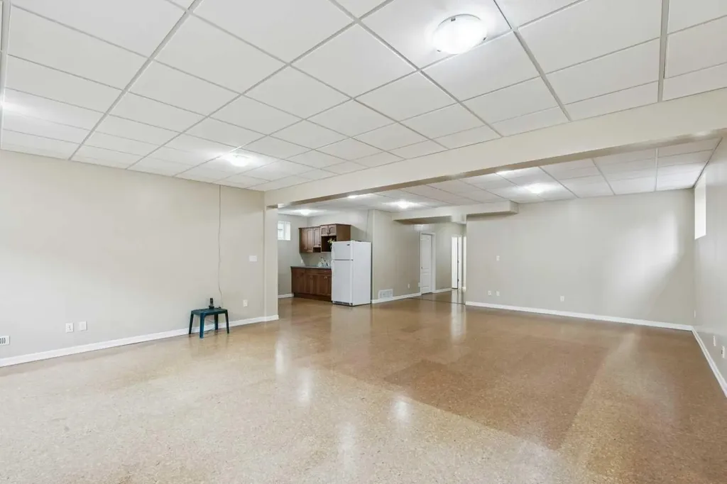 94 Panatella Close NW Calgary AB T3K6C9
