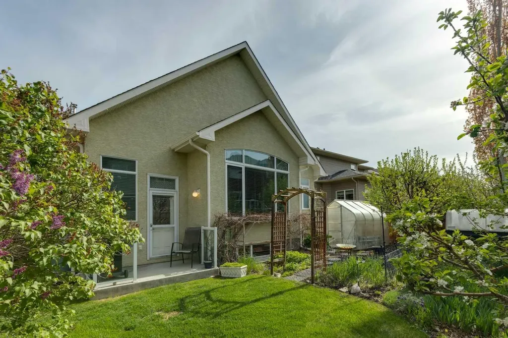 94 Panatella Close NW Calgary AB T3K6C9