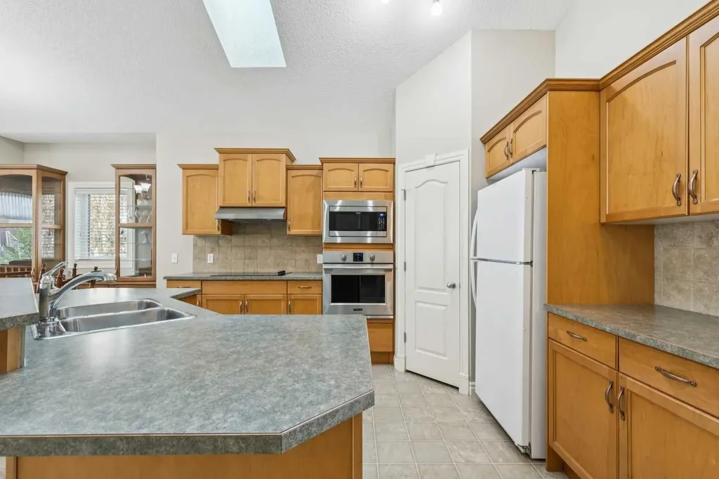 94 Panatella Close NW Calgary AB T3K6C9