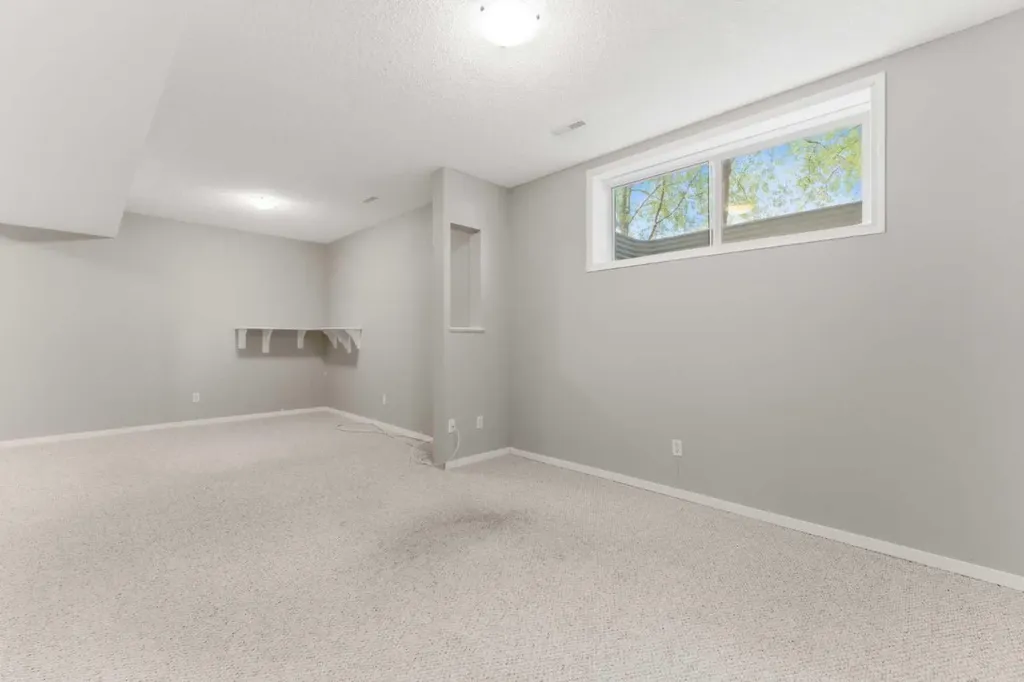 12 Rocky Vista Terrace NW Calgary AB T3G 5G5