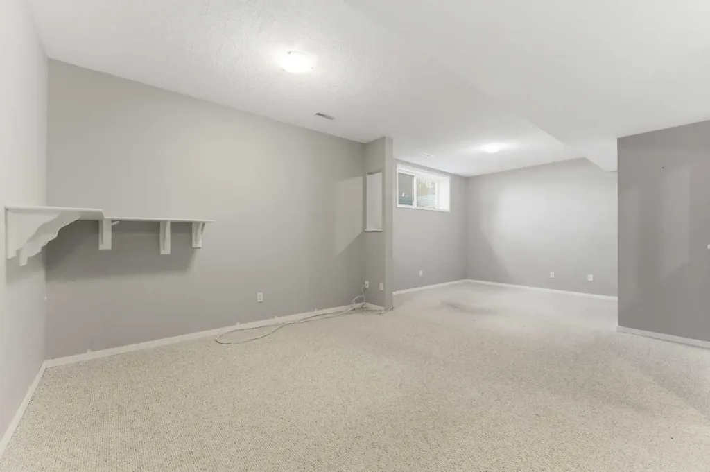 12 Rocky Vista Terrace NW Calgary AB T3G 5G5