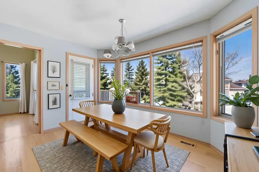 251 Hampshire Place NW Calgary AB T3A 4Y7