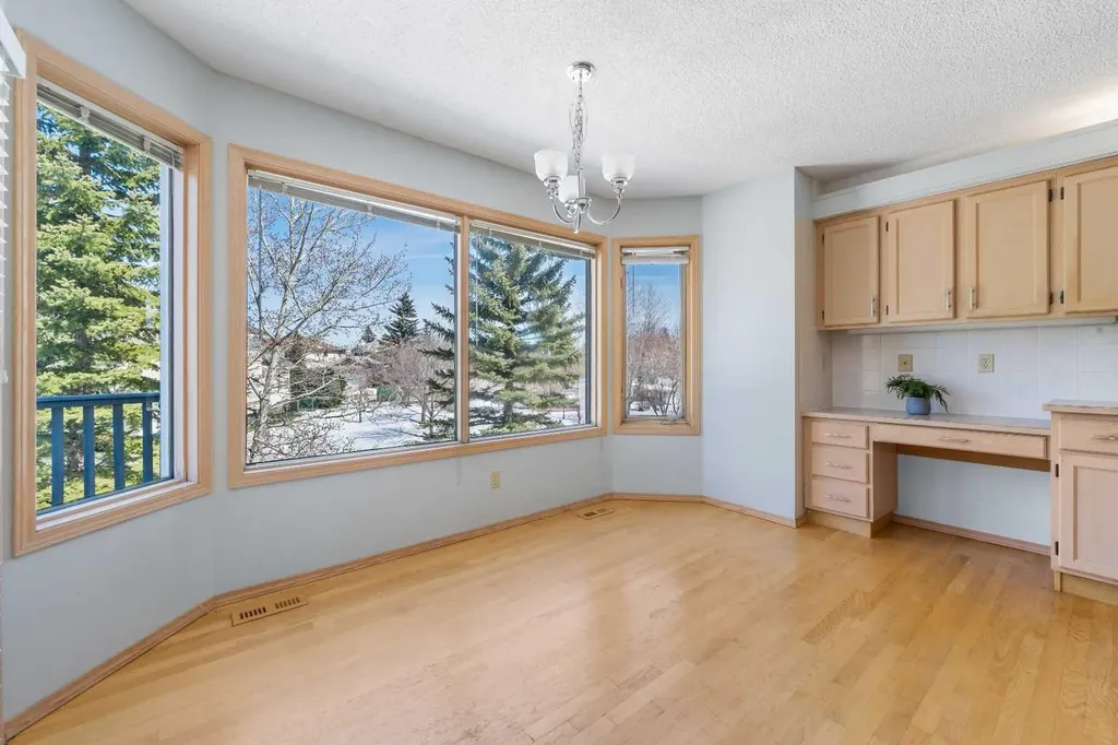 251 Hampshire Place NW Calgary AB T3A 4Y7