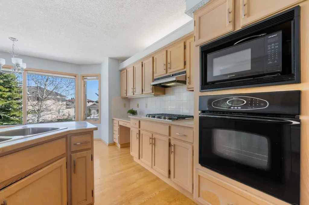 251 Hampshire Place NW Calgary AB T3A 4Y7