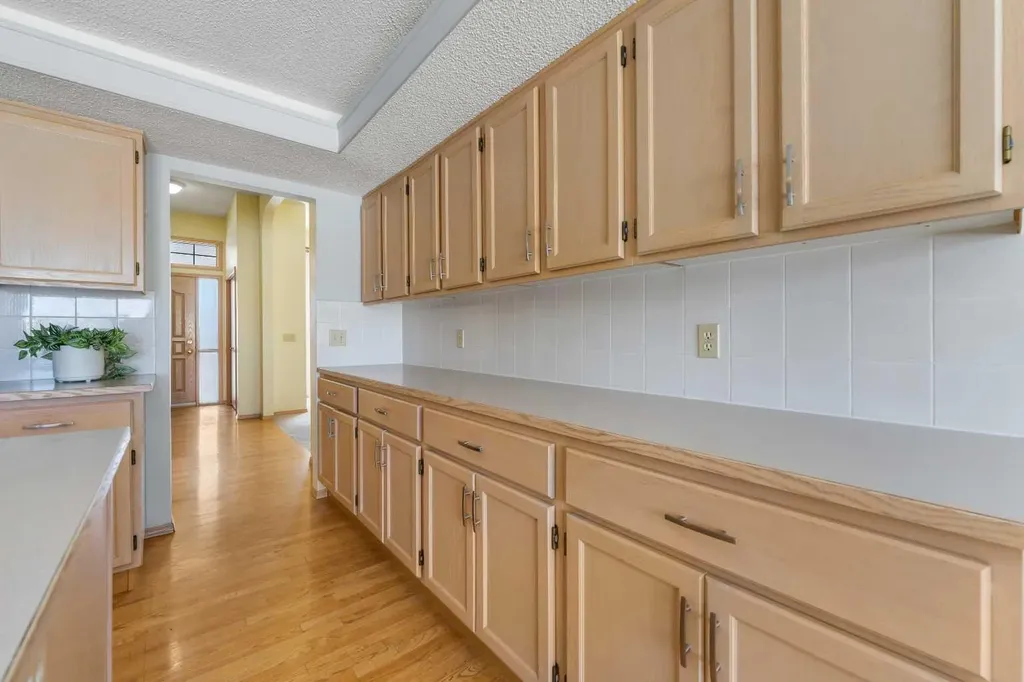 251 Hampshire Place NW Calgary AB T3A 4Y7