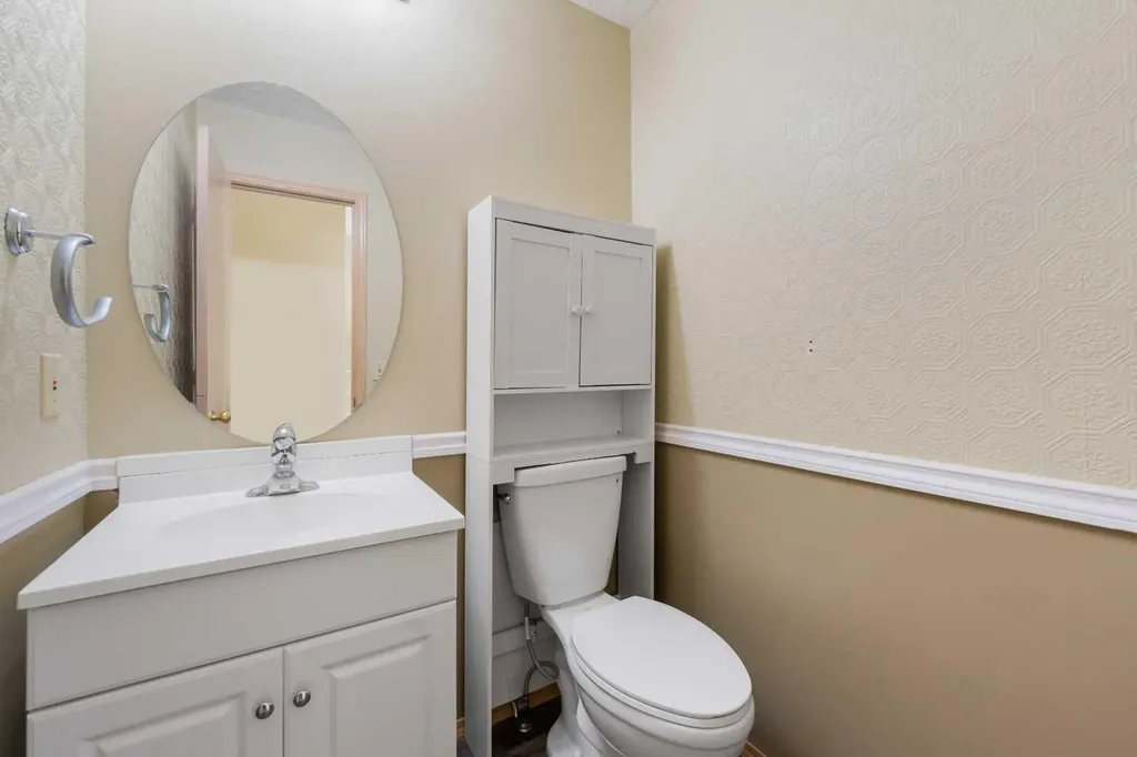 251 Hampshire Place NW Calgary AB T3A 4Y7