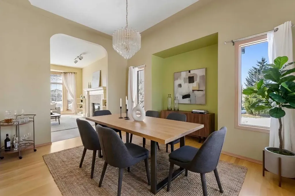 251 Hampshire Place NW Calgary AB T3A 4Y7