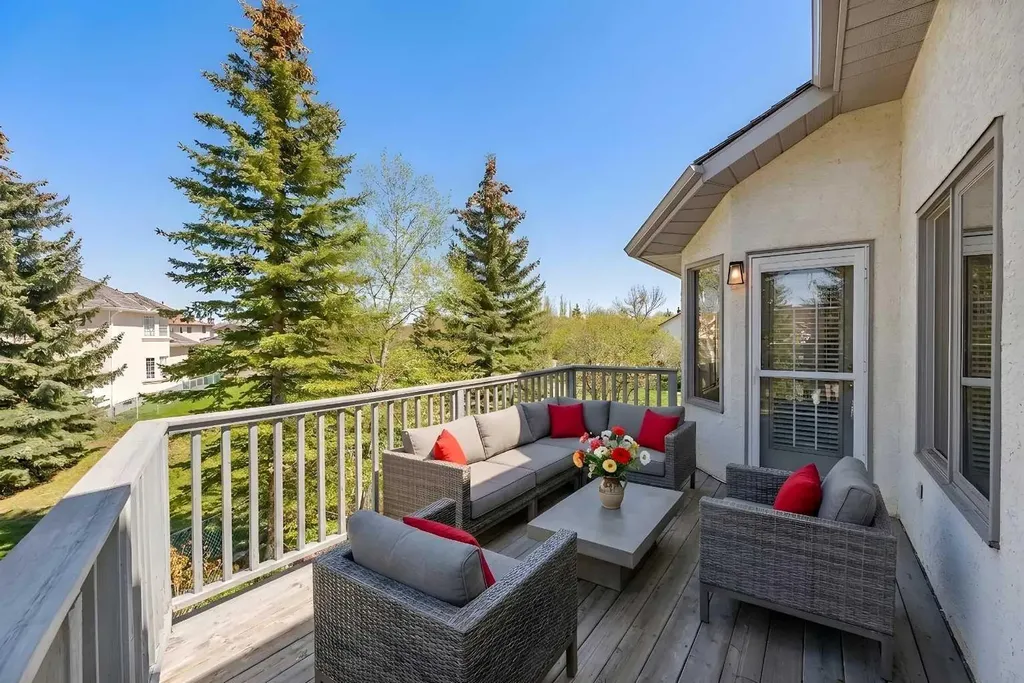 251 Hampshire Place NW Calgary AB T3A 4Y7