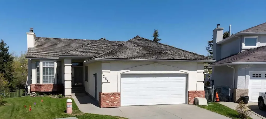 251 Hampshire Place NW Calgary AB T3A 4Y7