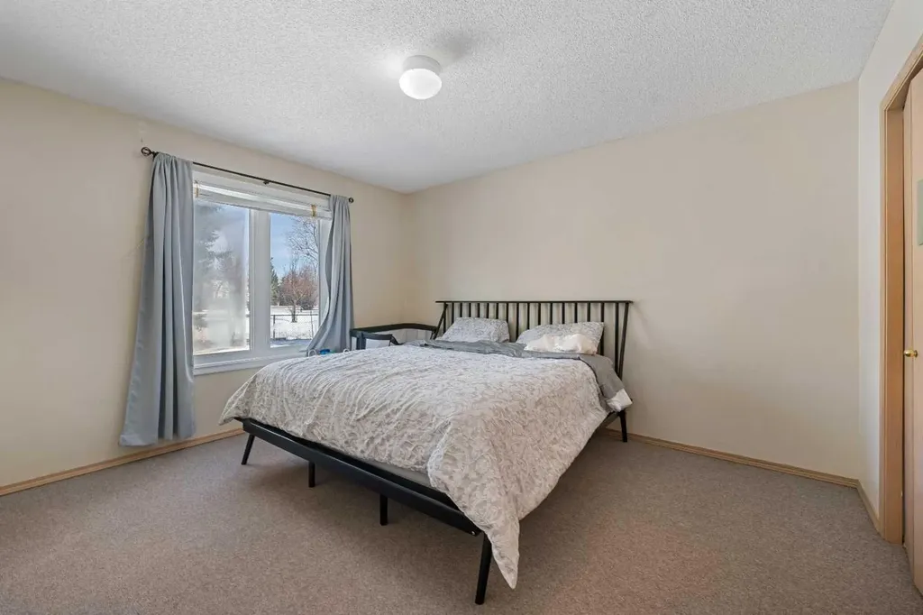 251 Hampshire Place NW Calgary AB T3A 4Y7
