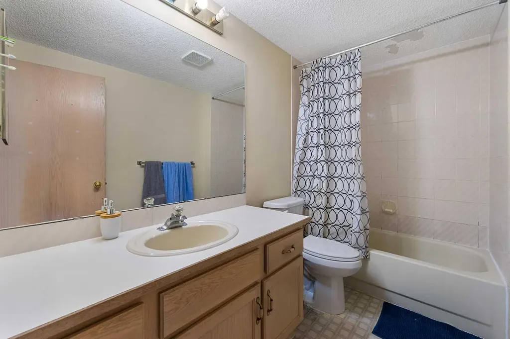 251 Hampshire Place NW Calgary AB T3A 4Y7
