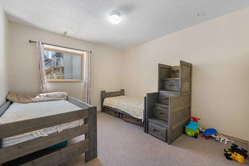 251 Hampshire Place NW Calgary AB T3A 4Y7