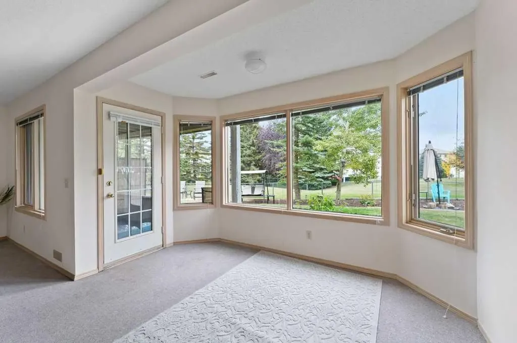 251 Hampshire Place NW Calgary AB T3A 4Y7