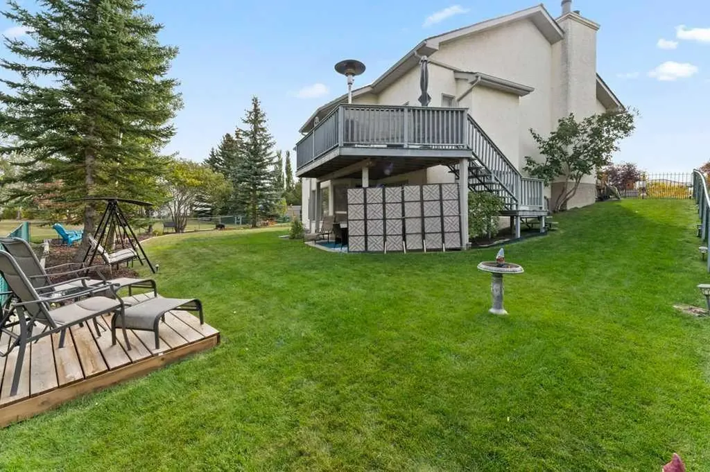 251 Hampshire Place NW Calgary AB T3A 4Y7