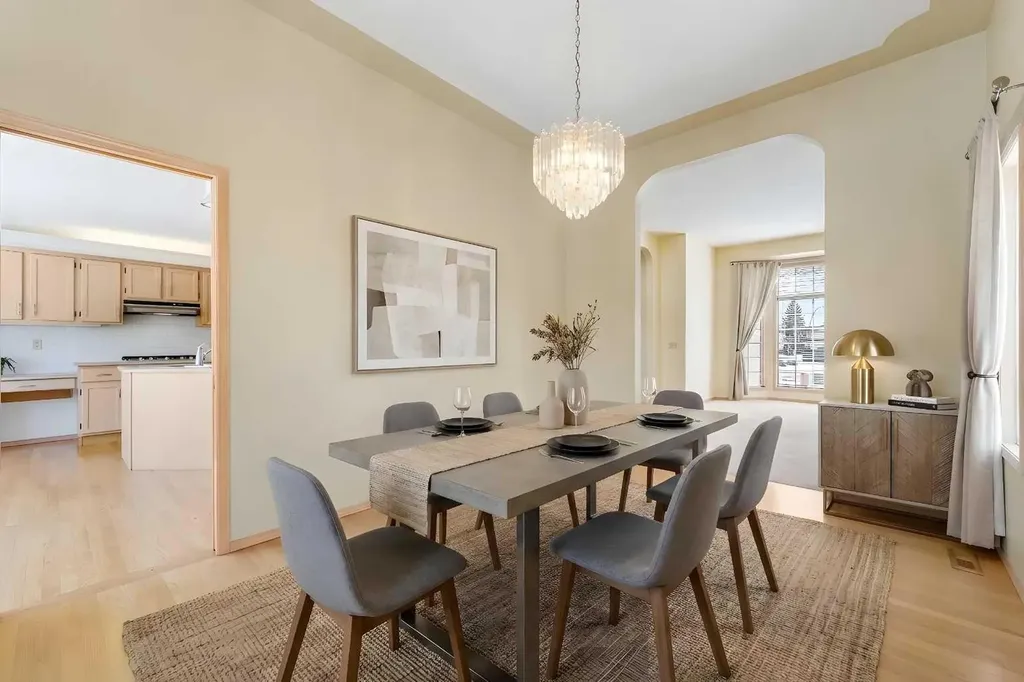 251 Hampshire Place NW Calgary AB T3A 4Y7