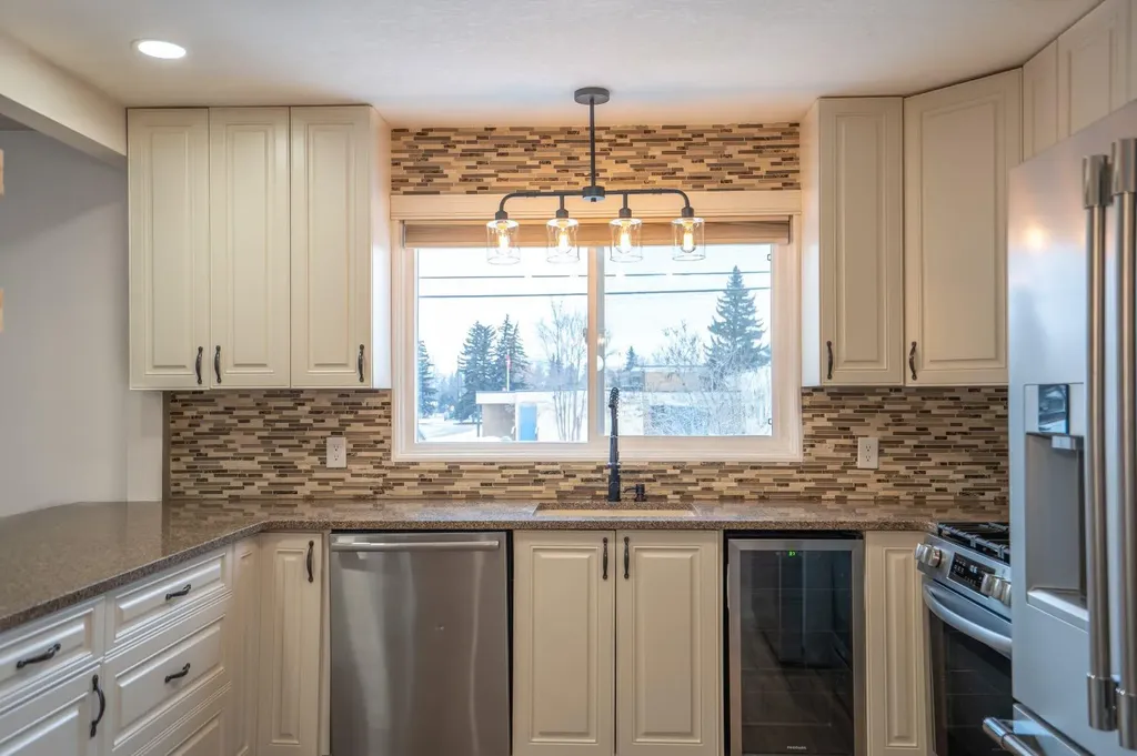 3 Montcalm Avenue Camrose AB T4V 2K9