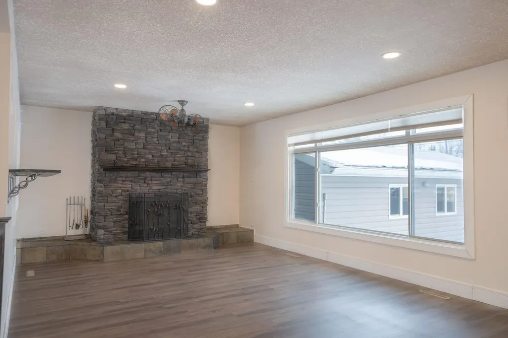 3 Montcalm Avenue Camrose AB T4V 2K9