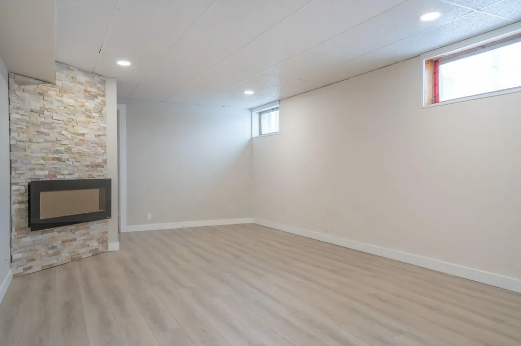 3 Montcalm Avenue Camrose AB T4V 2K9