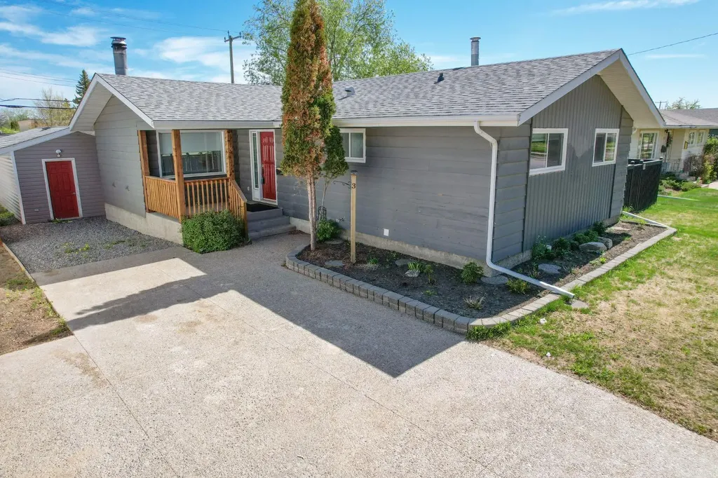 3 Montcalm Avenue Camrose AB T4V 2K9