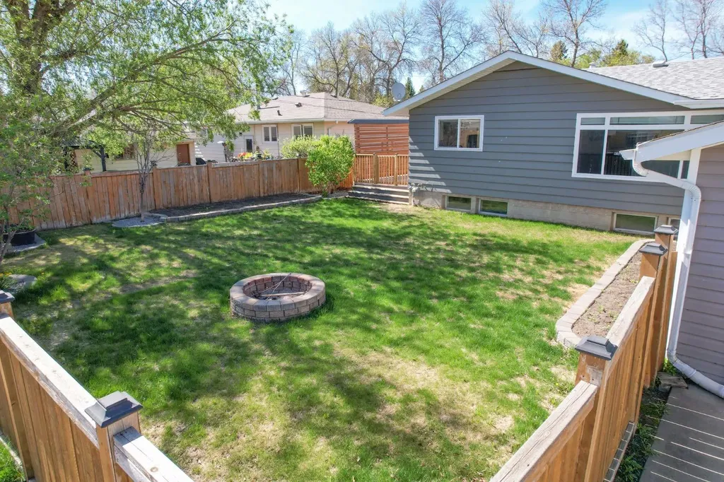 3 Montcalm Avenue Camrose AB T4V 2K9