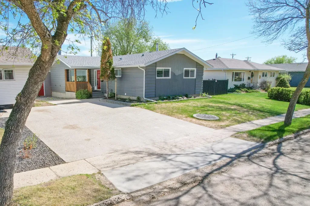 3 Montcalm Avenue Camrose AB T4V 2K9