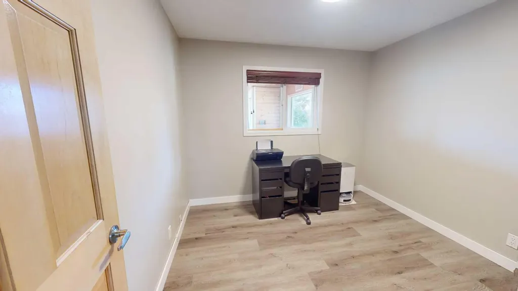 117 Midcrest Crescent SE Calgary AB T2X 1B4