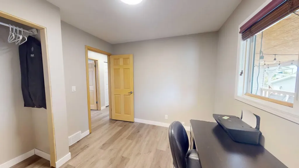 117 Midcrest Crescent SE Calgary AB T2X 1B4