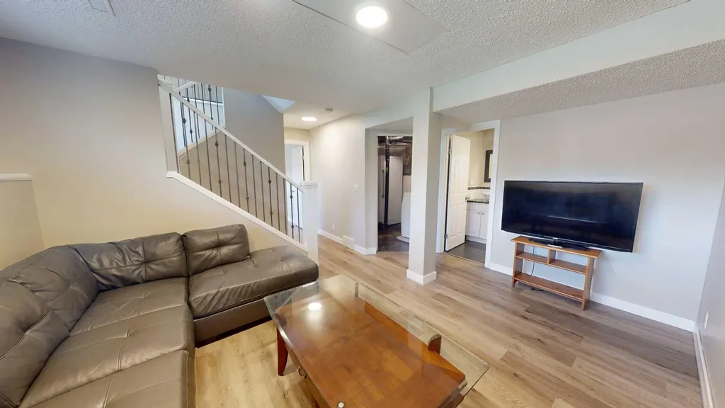 117 Midcrest Crescent SE Calgary AB T2X 1B4
