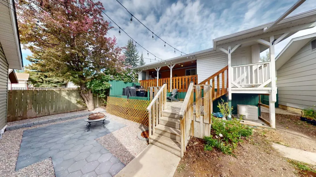 117 Midcrest Crescent SE Calgary AB T2X 1B4