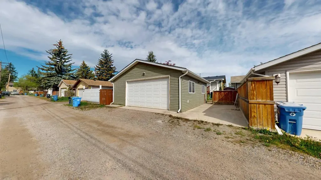 117 Midcrest Crescent SE Calgary AB T2X 1B4