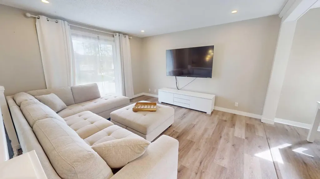 117 Midcrest Crescent SE Calgary AB T2X 1B4