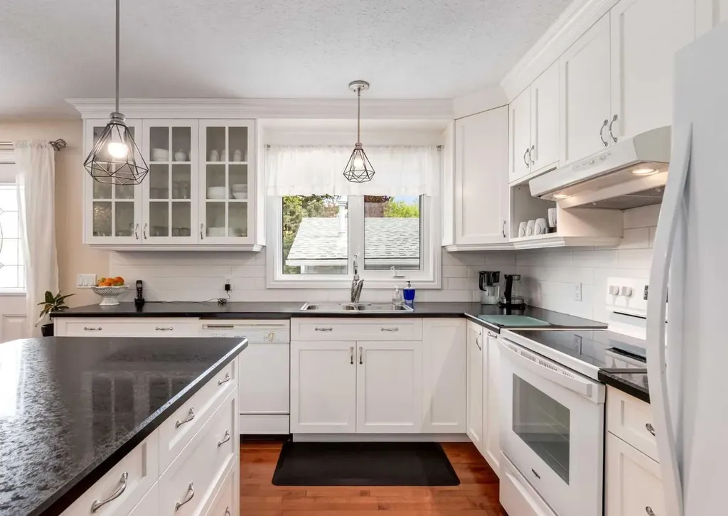332 Pinemont Road NE Calgary AB T1Y1V7