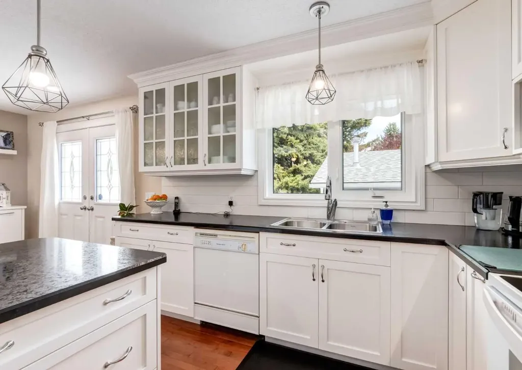 332 Pinemont Road NE Calgary AB T1Y1V7