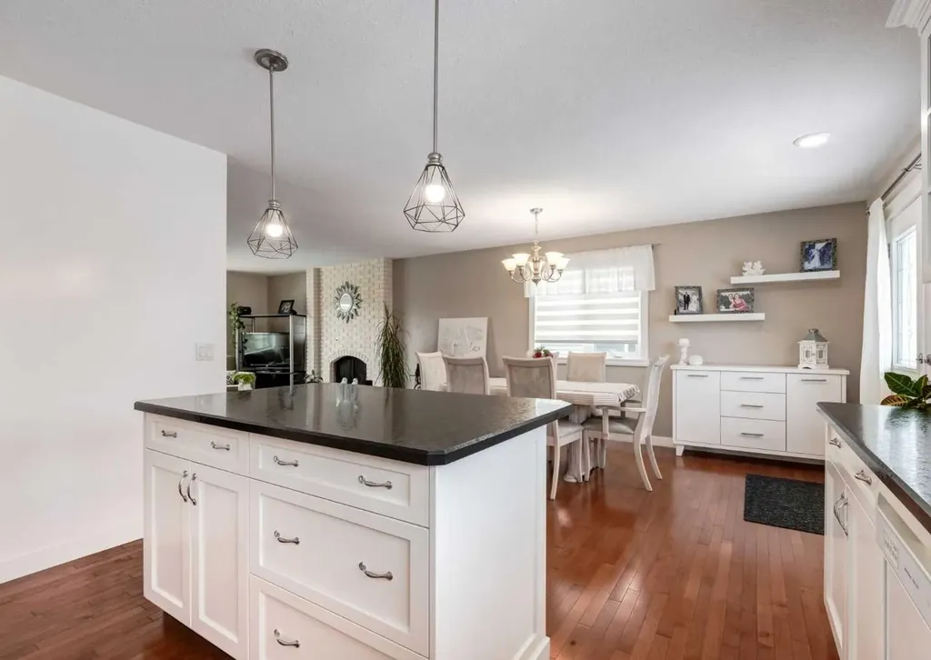332 Pinemont Road NE Calgary AB T1Y1V7