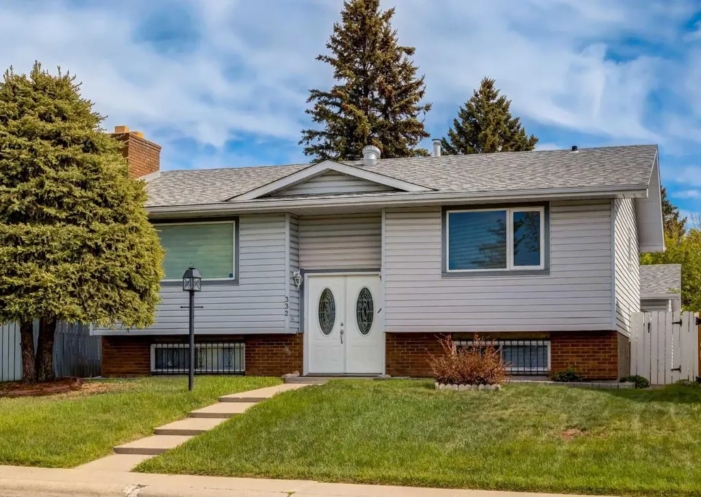 332 Pinemont Road NE Calgary AB T1Y1V7