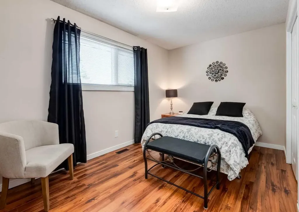 332 Pinemont Road NE Calgary AB T1Y1V7