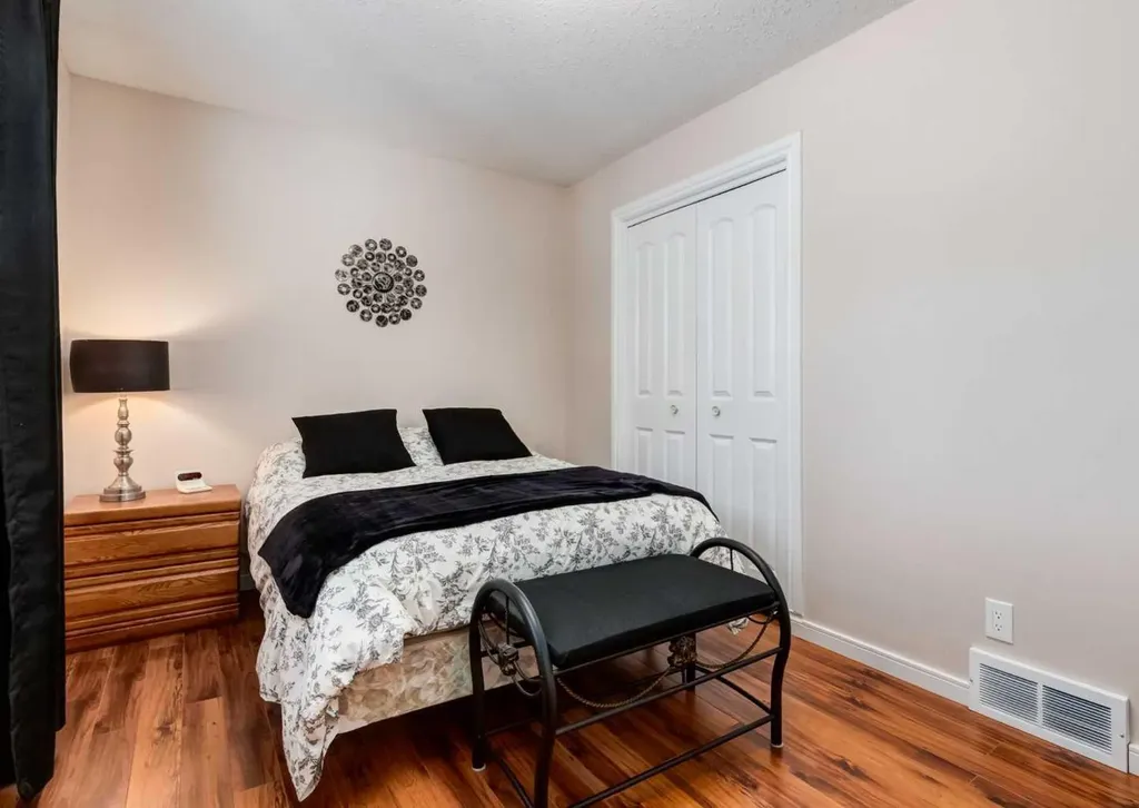 332 Pinemont Road NE Calgary AB T1Y1V7