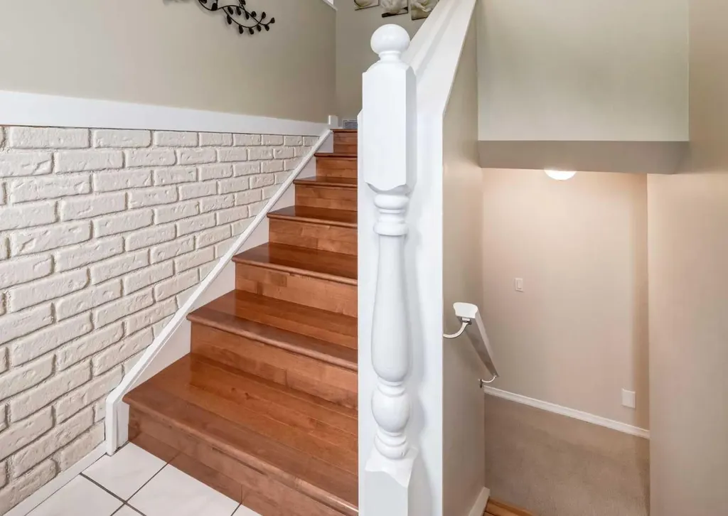 332 Pinemont Road NE Calgary AB T1Y1V7