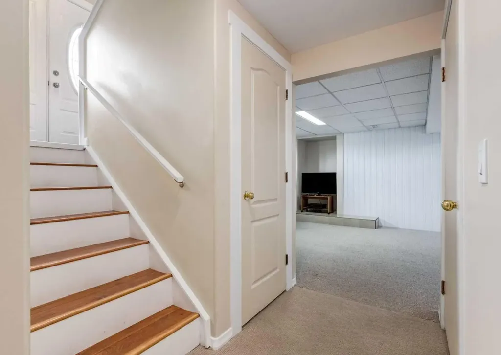 332 Pinemont Road NE Calgary AB T1Y1V7