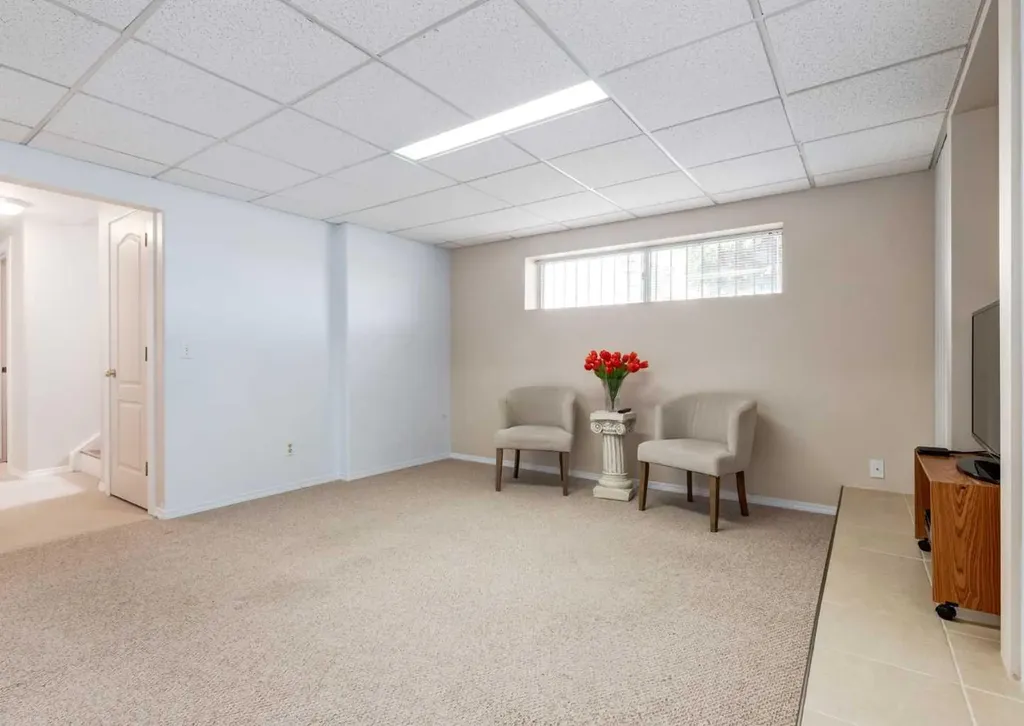332 Pinemont Road NE Calgary AB T1Y1V7