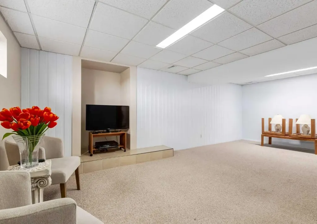 332 Pinemont Road NE Calgary AB T1Y1V7