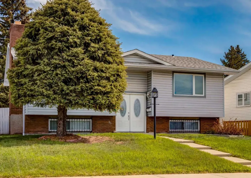 332 Pinemont Road NE Calgary AB T1Y1V7