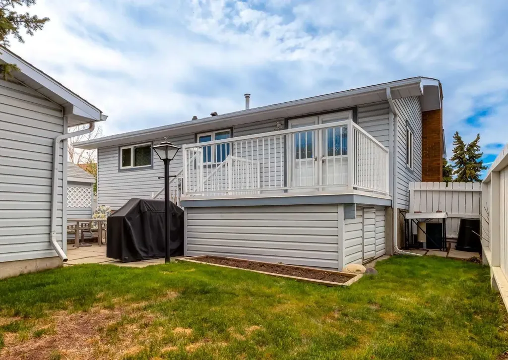 332 Pinemont Road NE Calgary AB T1Y1V7