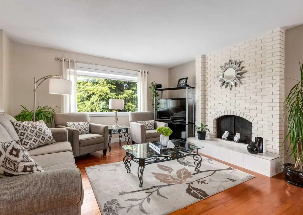 332 Pinemont Road NE Calgary AB T1Y1V7