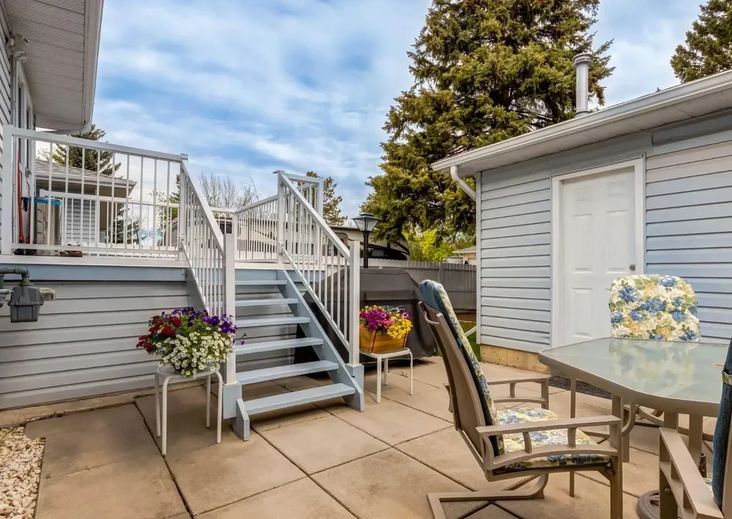 332 Pinemont Road NE Calgary AB T1Y1V7