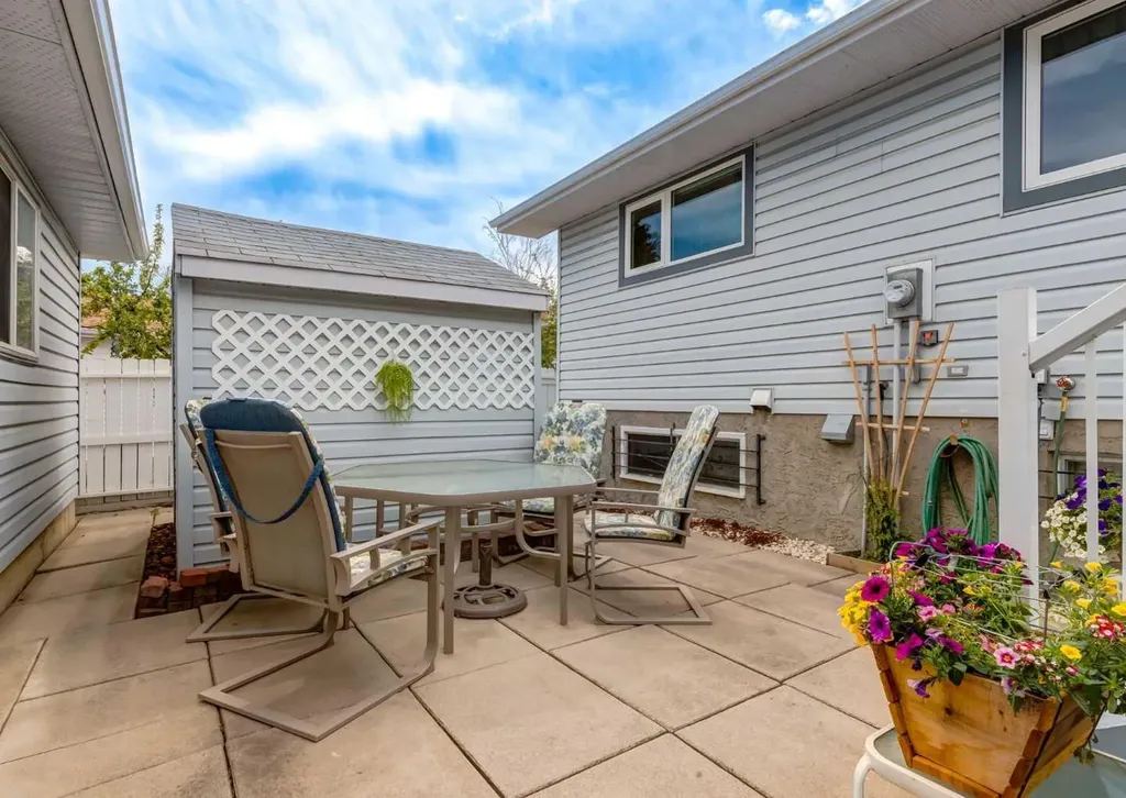 332 Pinemont Road NE Calgary AB T1Y1V7