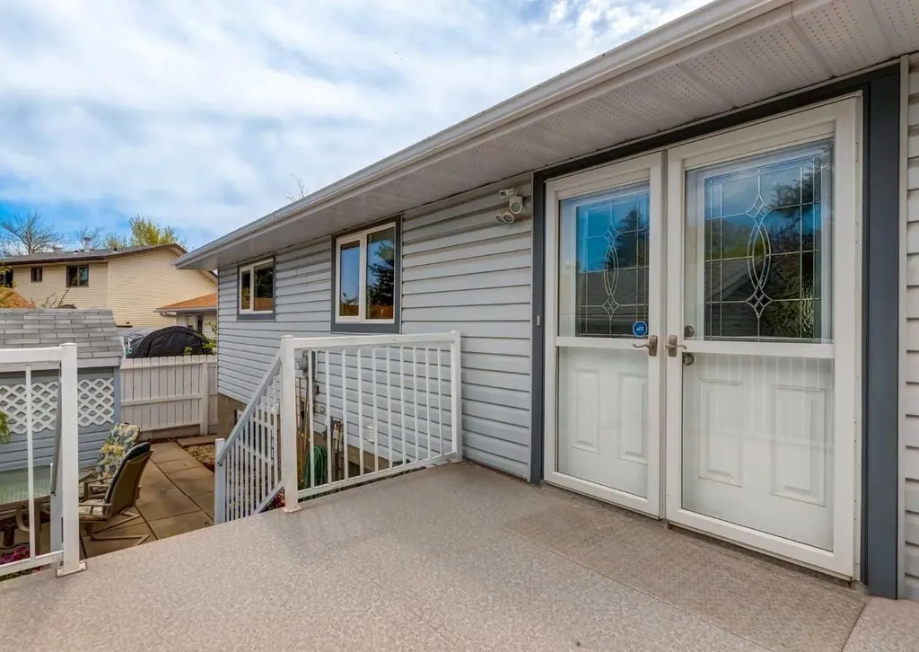 332 Pinemont Road NE Calgary AB T1Y1V7