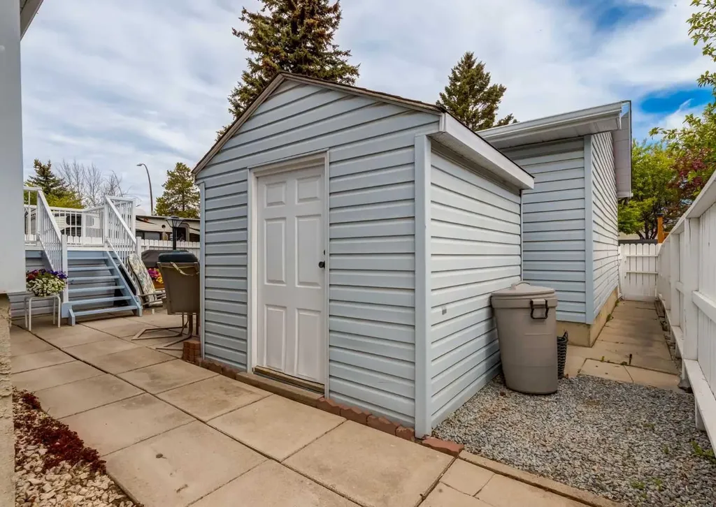 332 Pinemont Road NE Calgary AB T1Y1V7