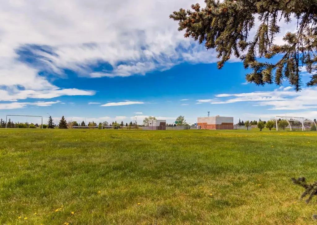 332 Pinemont Road NE Calgary AB T1Y1V7