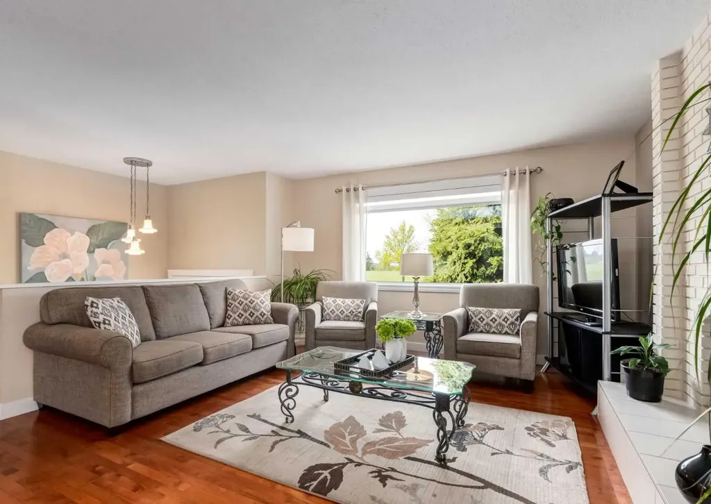 332 Pinemont Road NE Calgary AB T1Y1V7